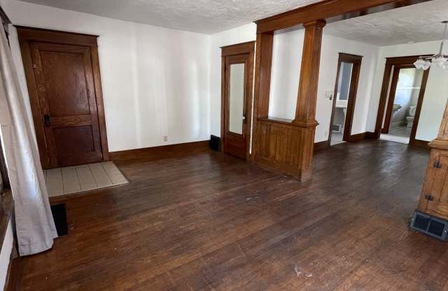 832 North Larch Street - 3 photos photos 832 North Larch Street - 3 photos photos