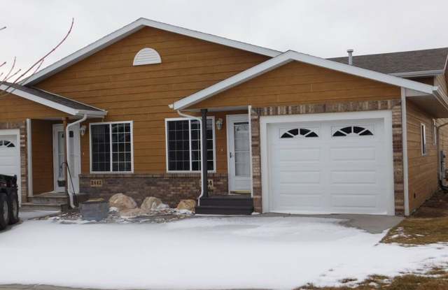 Charming 3 Bed, 2 Bath Townhome with Single-Car Garage photos photos