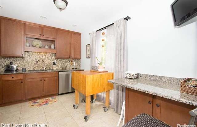 1388 CRESCENT Lane Gallery 4
