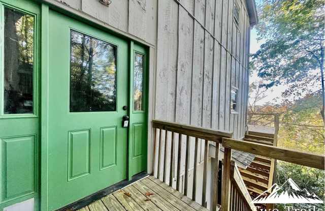 3 BED/2 BATH UNIT WITH MOUNTAIN VIEWS Gallery 1