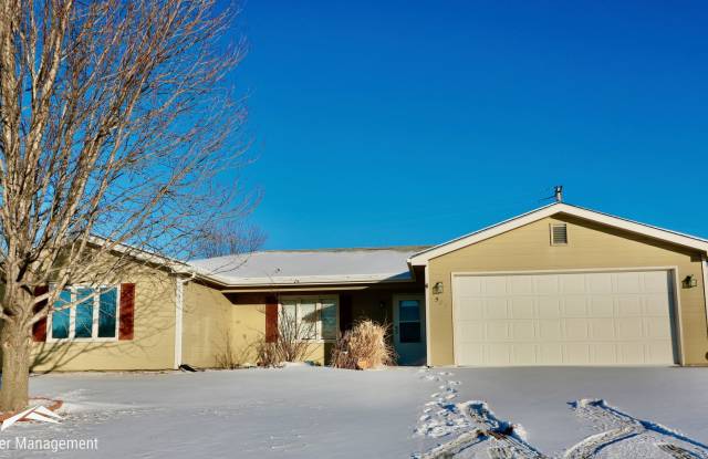 Beautiful 3 bedroom home just minutes from Manhattan and Fort Riley! photos photos