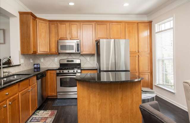 Spacious 3/3.5 Townhome in Beautiful Smyrna Neighborhood! Gallery 4