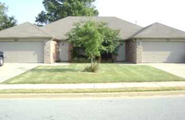 806 Oakwood Ln - 1 - 806 Oakwood Court, Centerton, AR 72719