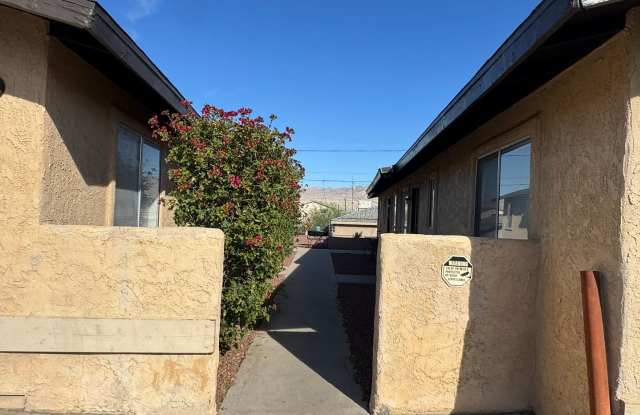 Refreshed 2 BR 2Ba Close to Hwy 95 Gallery 2