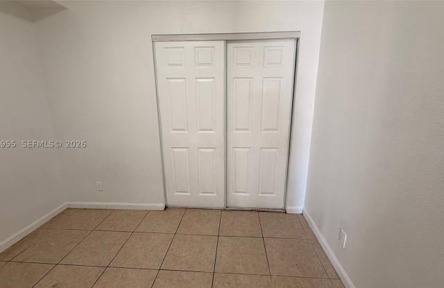640 SW 9th Court Gallery 3