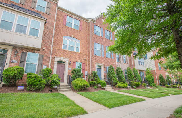 Stunning 4 BR/3 BR Townhome in Fort Lincoln! - 3606 Fort Lincoln Drive Northeast, Washington, DC 20018