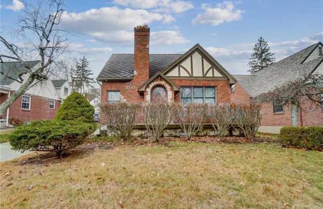 2523 Roanoke Ave photos photos