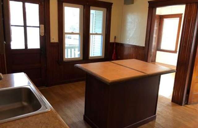 122 N Quinsigamond Ave Gallery 3