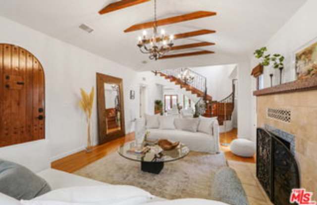2130 Manning Avenue Gallery 4