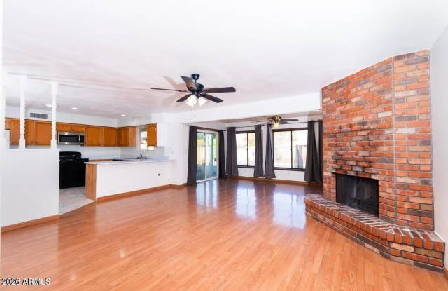 320 E ELLIS Drive photos photos