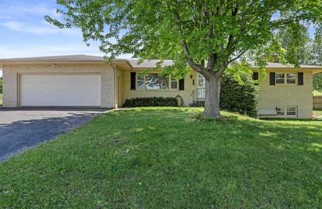 3 Bed 2.5 Bath + Den House in Waunakee Wi photos photos