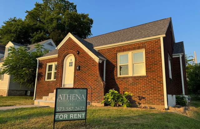 Charming 3 Bedroom / 1 Bath House with Original Hardwood Floors photos photos