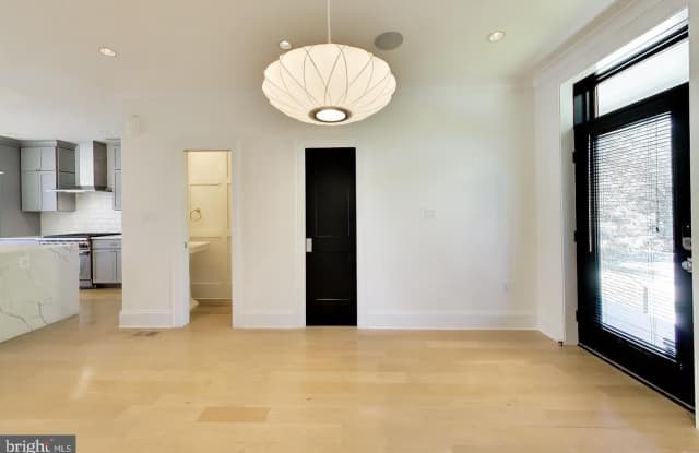 715 K Street NE Gallery 4
