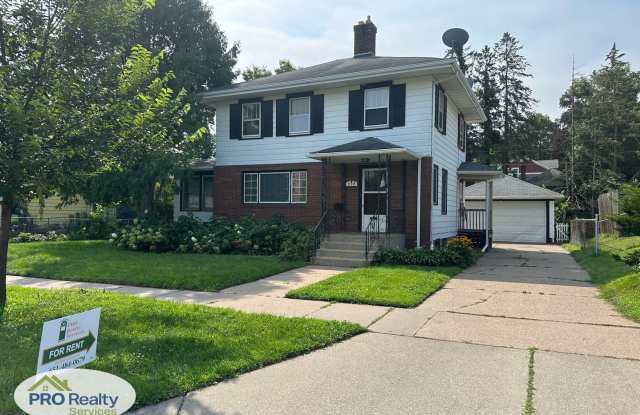 3 Bedroom Plus Den Home in St. Paul photos photos