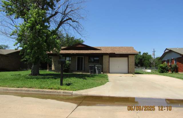 Very nice home located in the Park Lane area! No Carpet Home! - 1329 Southeast Clover Lane, Lawton, OK 73501 Very nice home located in the Park Lane area! No Carpet Home! - 1329 Southeast Clover Lane, Lawton, OK 73501