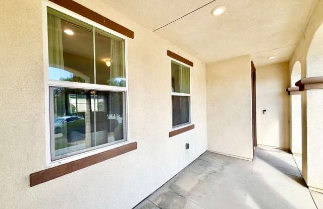 Spacious 4 Bedroom Home in The Lakes Gated Community with SOLAR, Open-Concept Living & Loft Gallery 4