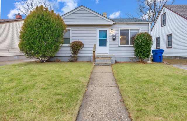 Updated 2-Bedroom home with Modern Amenities in Warren Michigan - 13415 Sherman Avenue, Warren, MI 48089