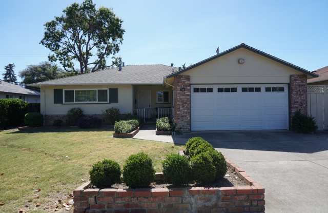 Beautiful Renovated Home, Remodeled Kitchen/Bathroom, Hardwood Floors, Covered Patio, Fireplace! photos photos