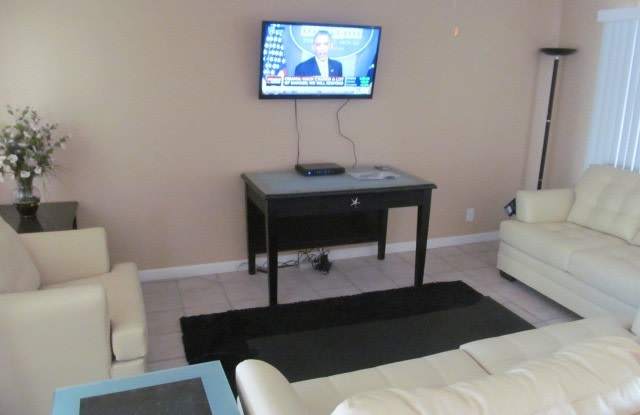 2BR/2BA HOME W/ 2 CAR GARAGE AND COMMUNITY POOL photos photos