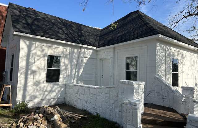 515 Denison Street - 3 photos photos