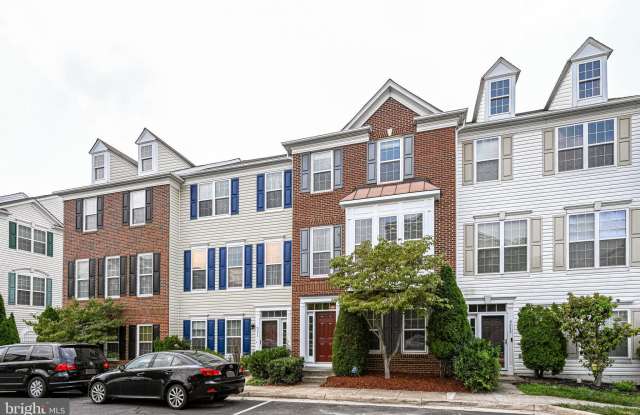 5032 VILLAGE FOUNTAIN PLACE Gallery 3