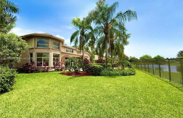 2547 Montclaire Cir photos photos