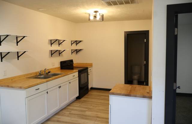 2147 North Newton Avenue Gallery 2