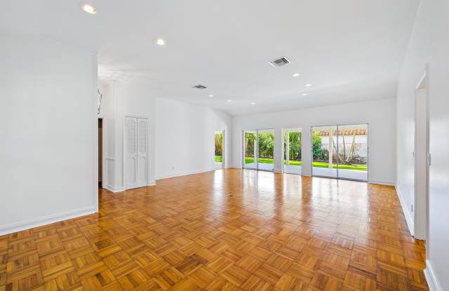 210 Russlyn Drive Gallery 3