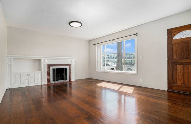 215 Central Ave - 2 bedroom | 1.5 bath | Single family home Gallery 2