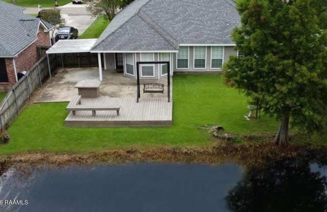 208 E Weeks Drive Gallery 4