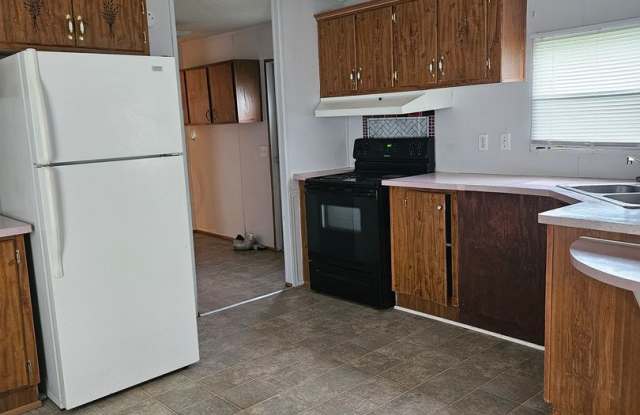 2 Bedroom, 2 Bath Mobile Home in Yorktowne, Winchester! photos photos