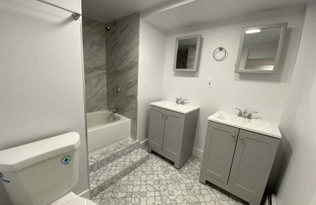 3921 North Sawyer AvenueGarden Apartment Gallery 4