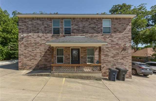 2530 S University Drive - 2530 S University Dr, Fort Worth, TX 76109