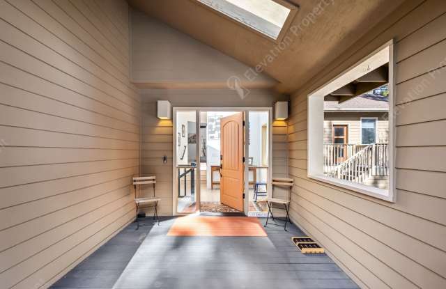 5BR / 3.5BA Forest Retreat in NW Bend with ADU included Gallery 3