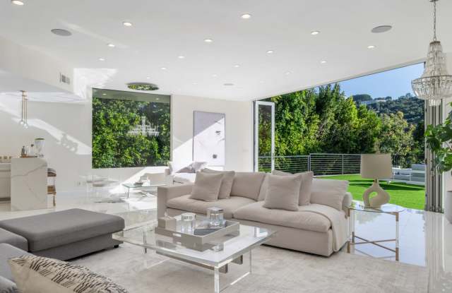 1040 Montego Dr Gallery 1
