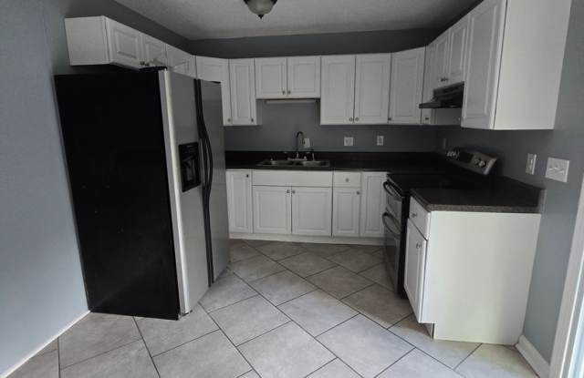 520 Nottingham ~ Ascot~ 2 WEEKS FREE Gallery 4