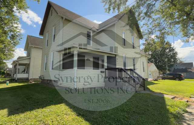 LARGE CRESTLINE HOUSE photos photos