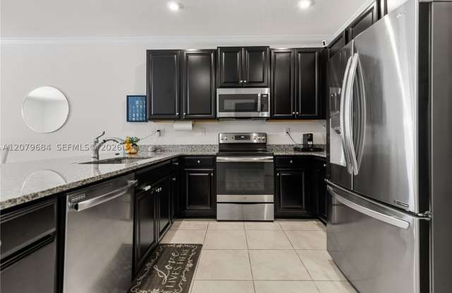 10972 SW 235th Ln Gallery 4