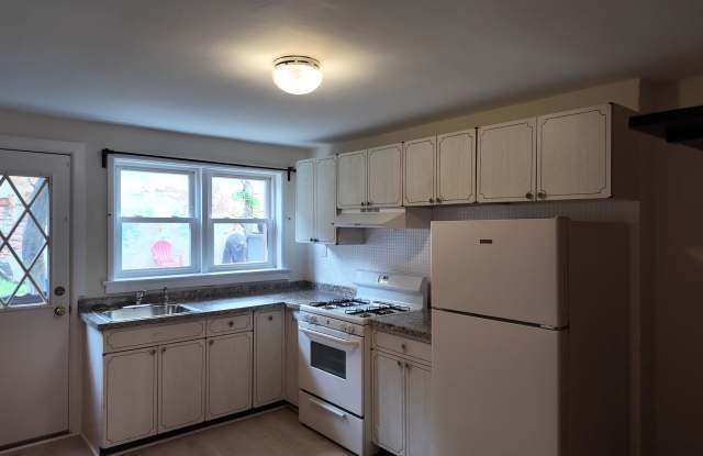 Charming 2-Bedroom Rowhome Pennsport Gallery 4