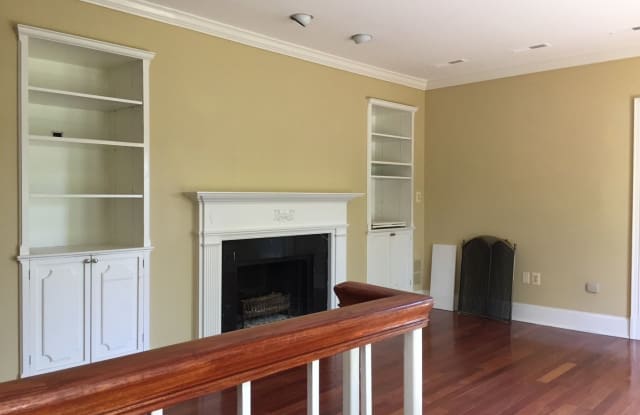 4615 MacArthur Blvd NW #B - 4615 Macarthur Boulevard Northwest, Washington, DC 20007