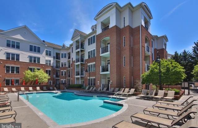 300 W ELM STREET photos photos
