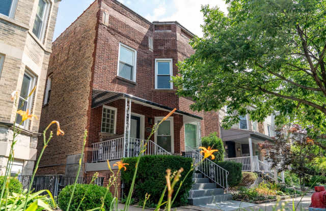 1460 W Foster Avenue photos photos