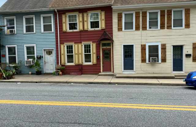 Lovely Three Bedroom Townhouse in Columbia! - 22 Lancaster Avenue, Columbia, PA 17512