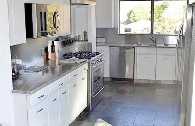 6513 Avondale Drive Gallery 3