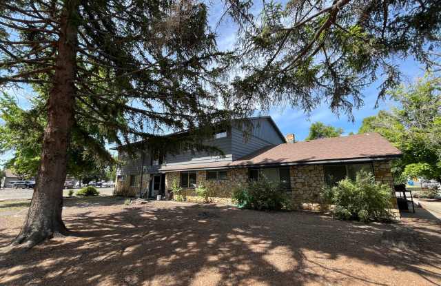 Charming Studio Unit Near Downtown Redmond - The Pines Apartments photos photos