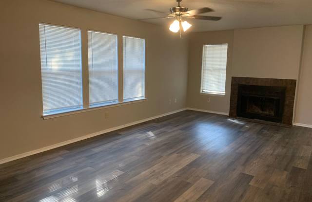 Beautiful 1 Bedroom condo Gallery 3