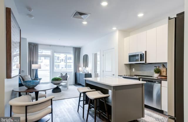 503-29 N COLUMBUS Boulevard Gallery 1