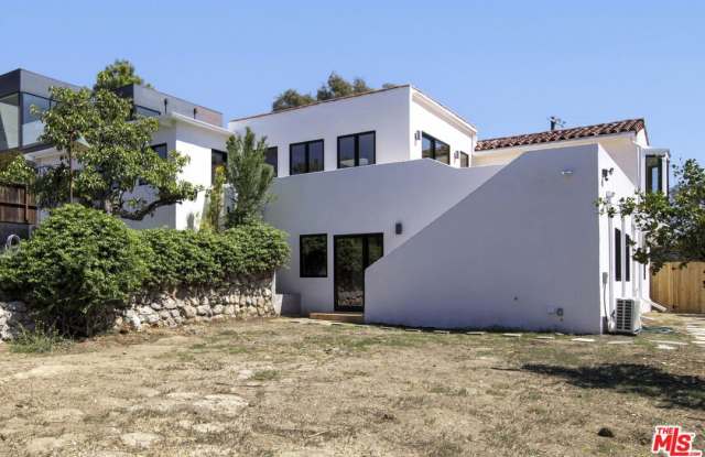 1619 1/2 N Benton Way Gallery 2