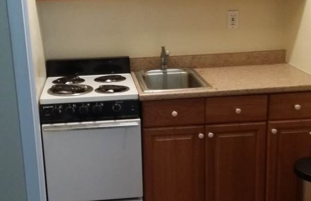 1 BDRM APARTMENT FOR RENT. - 11720 Edgewater Drive, Lakewood, OH 44107