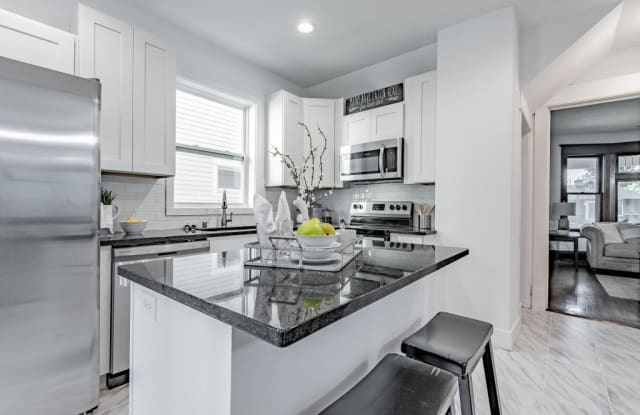 899 Ashland Avenue - 899 Ashland Avenue, St. Paul, MN 55104